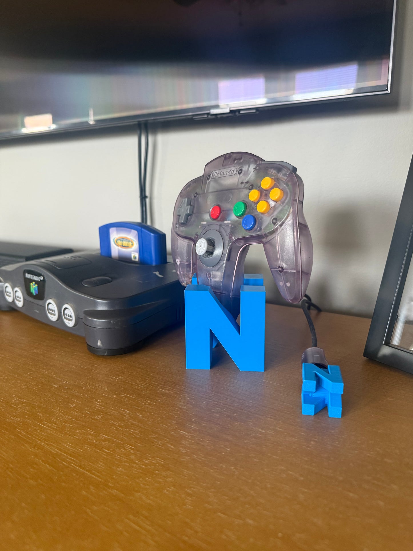 N64 Controller Display Stand + Logo Plug Cap Set