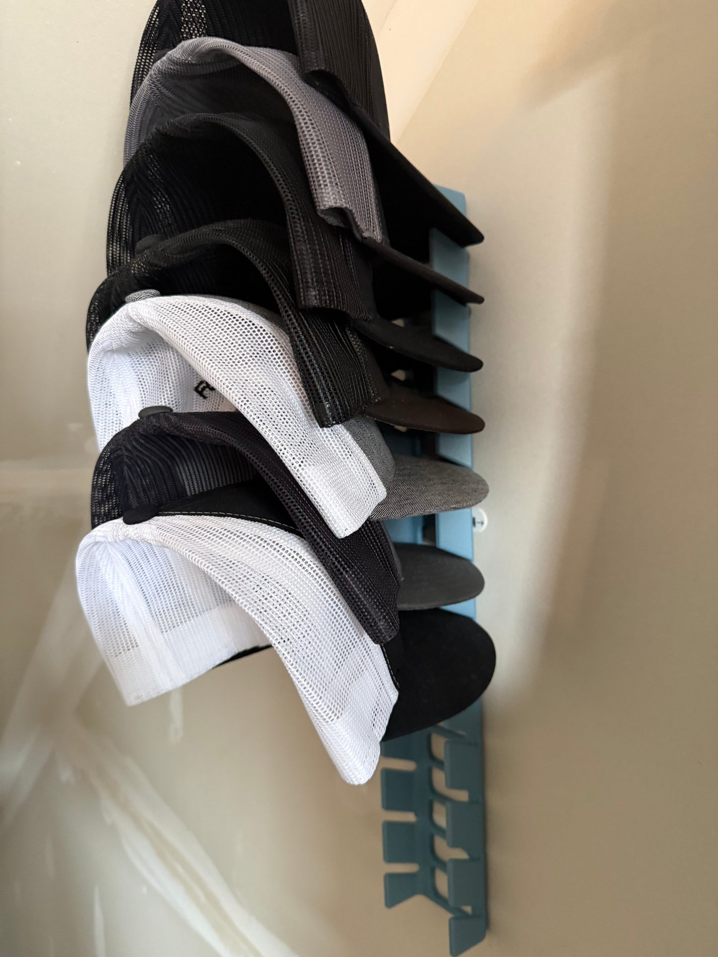 7-Hat Wall Holder | Minimal Wall-Mounted Hat Organizer