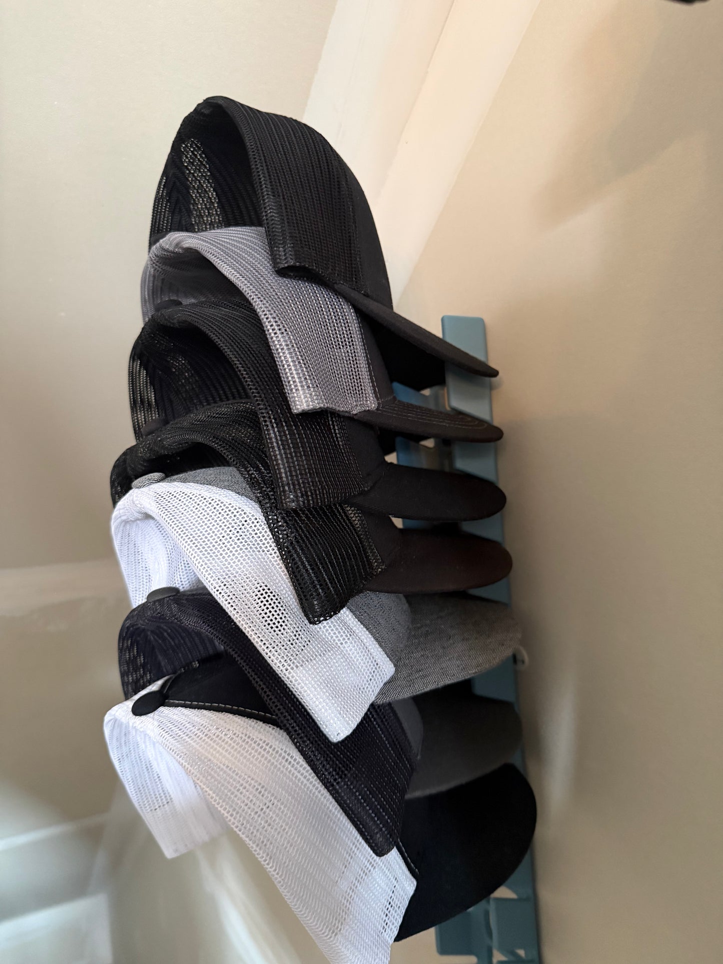 7-Hat Wall Holder | Minimal Wall-Mounted Hat Organizer