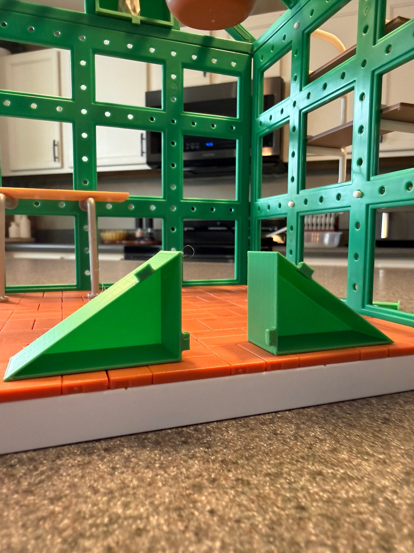 Mini Brands Greenhouse – 3D Printed Shelf & Accessory Kit