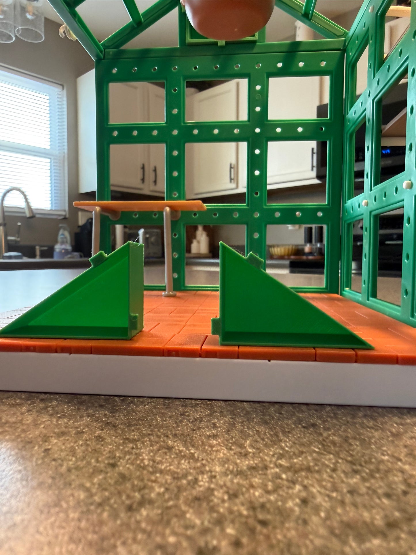 Mini Brands Greenhouse – 3D Printed Shelf & Accessory Kit