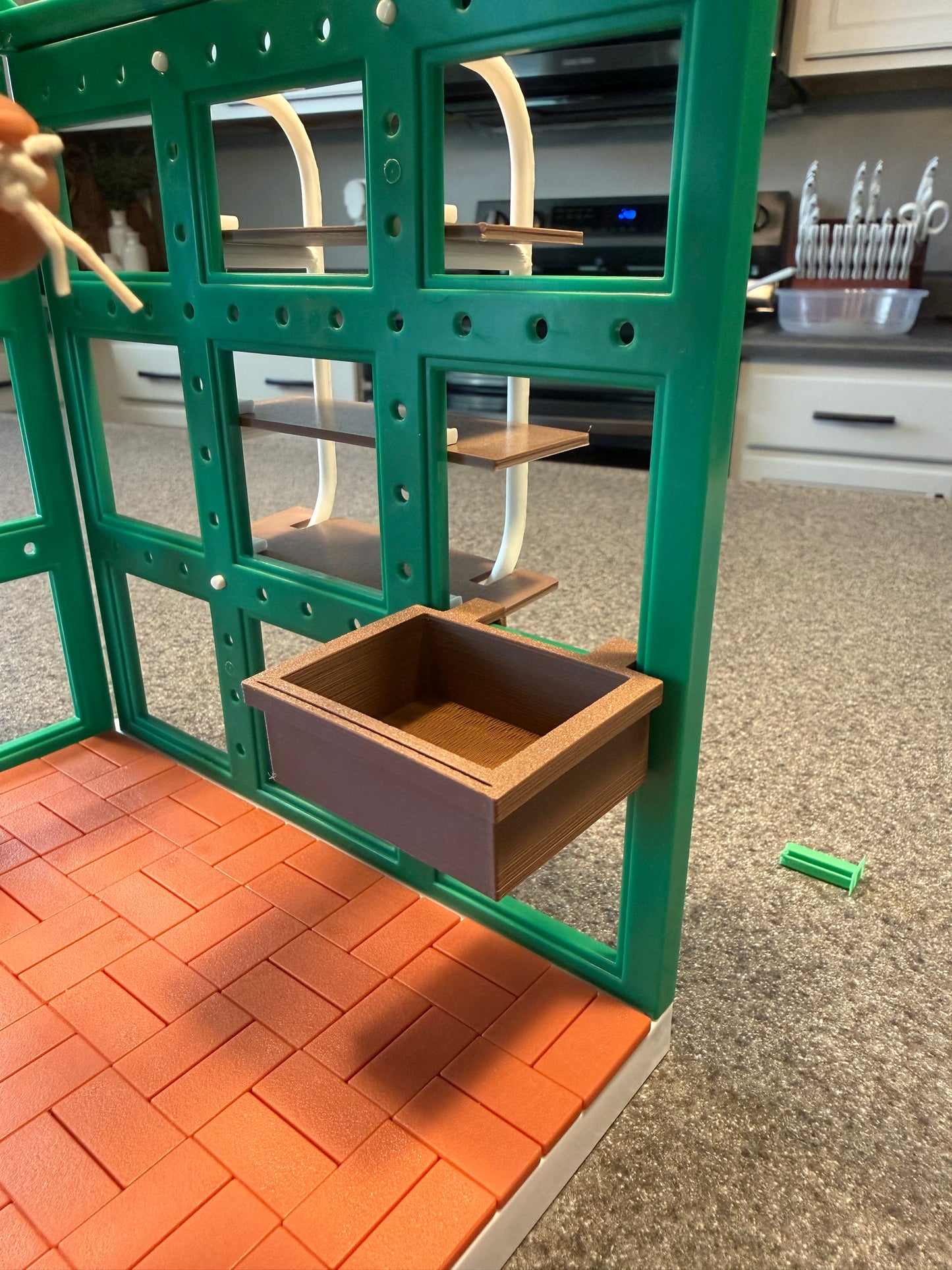 Mini Brands Greenhouse – 3D Printed Shelf & Accessory Kit
